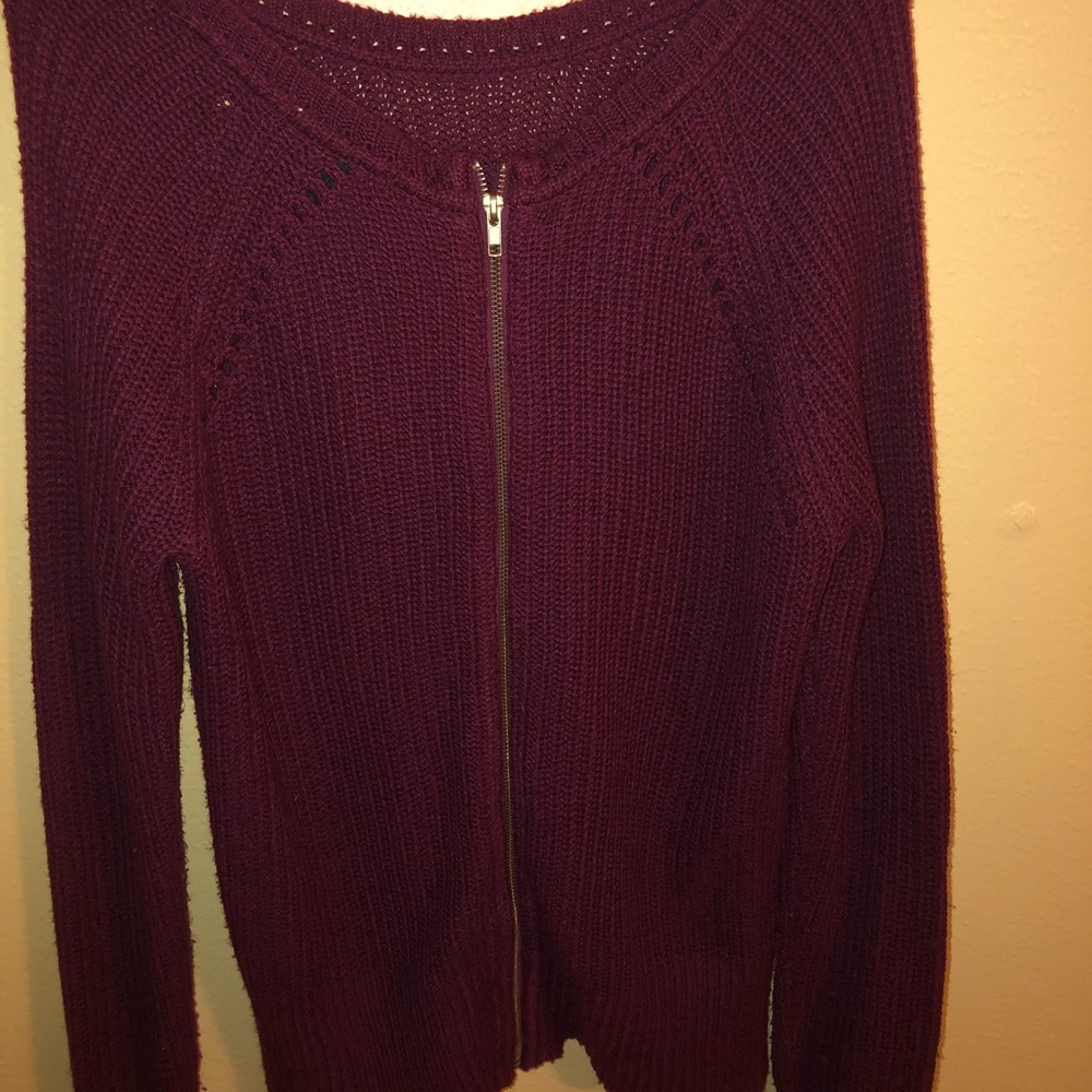 Super cute sweater with zipper back